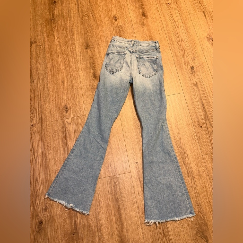 Mother The Weekender Fray Flare Leg Blue JeansCalifornia Cruiser Size 24 - Picture 6 of 9